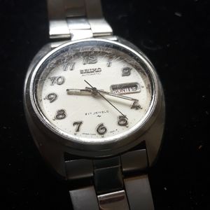 Mans seiko wristwatch